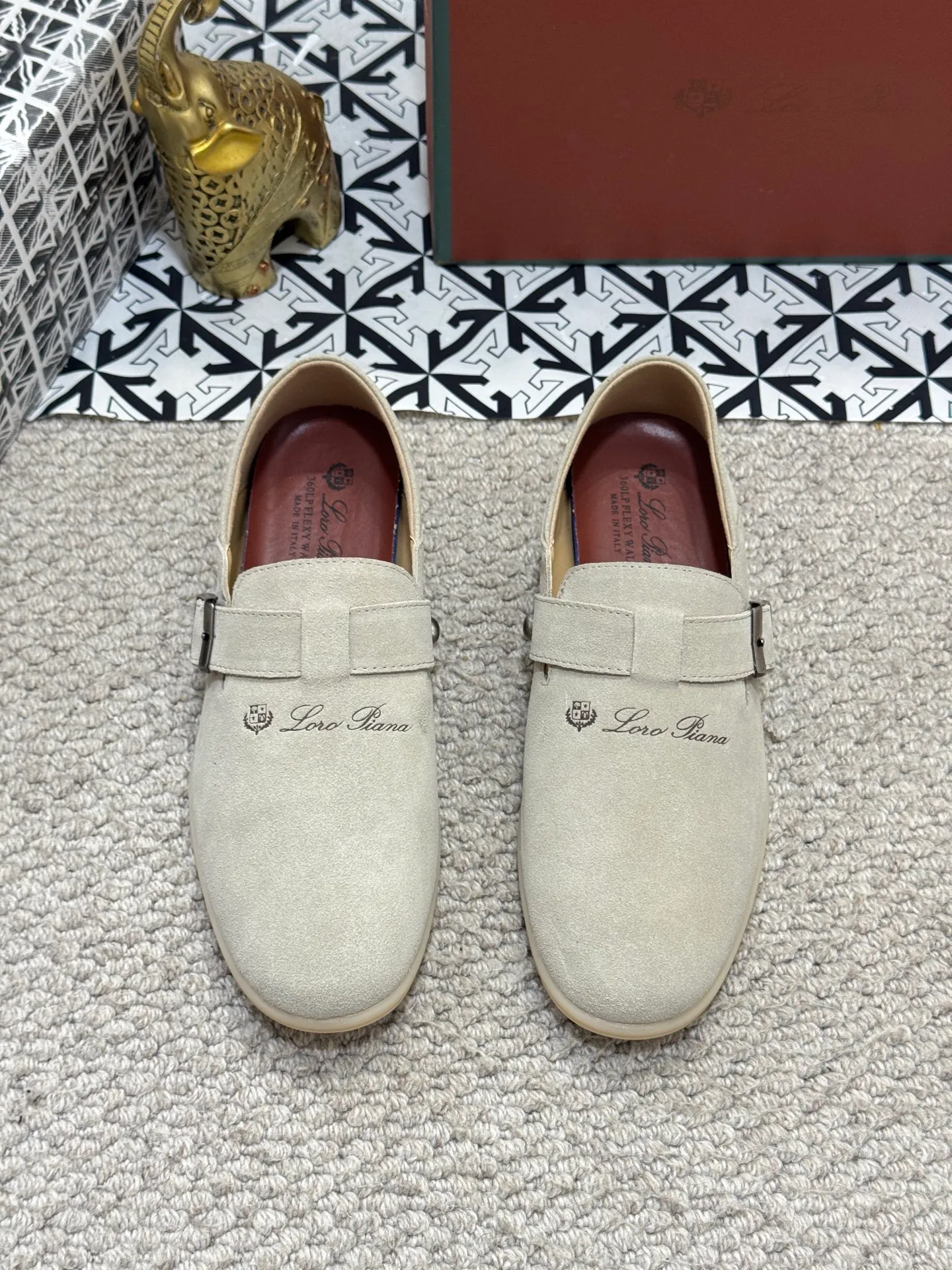 Men's men's shoes 💰420 [New style] 🍓🍓Loro Piana - LP's new moccasin shoes are made of water-repellent treated suede uppers with rubber soles, a classic. The complex craftsmanship and meticulous structure make the shoes light and soft, allowing you to walk comfortably and freely. Perfect for wearing at the beach or out in the water during the summer. Size: 38-44 (45 customized